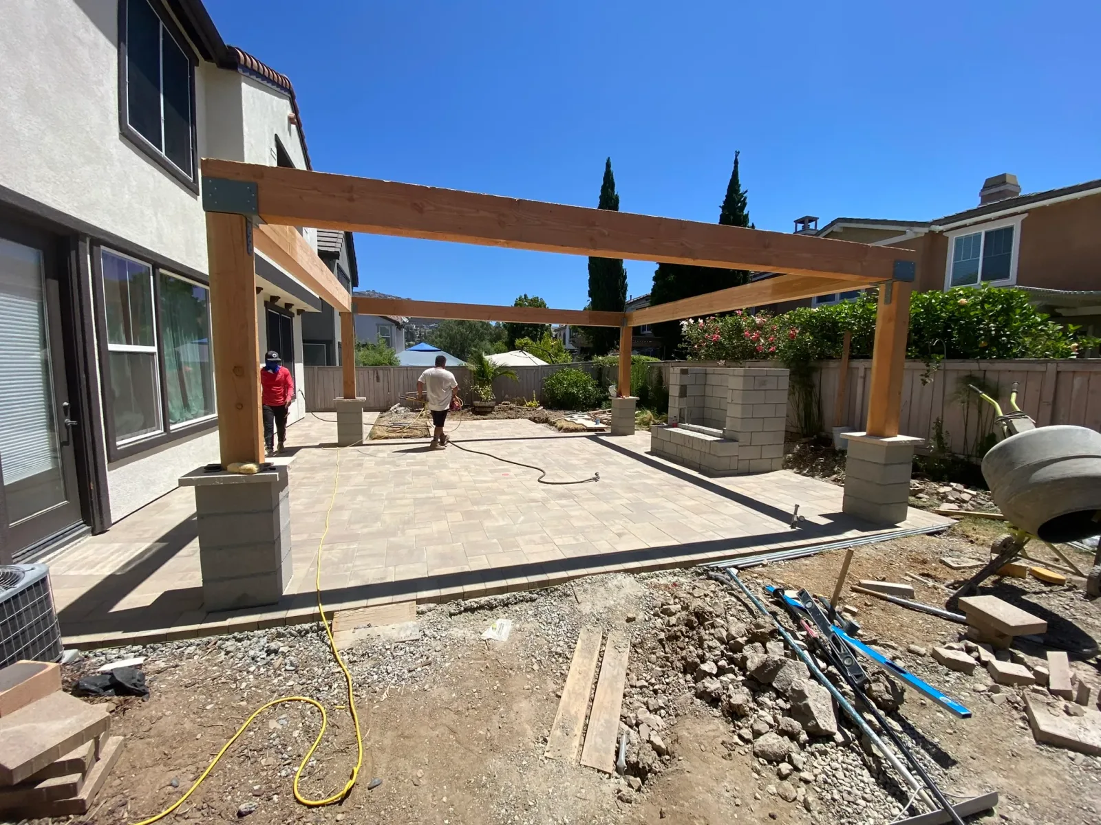 Big-lot Poway outdoor kitchen and patio cover with view toward Iron Mountain